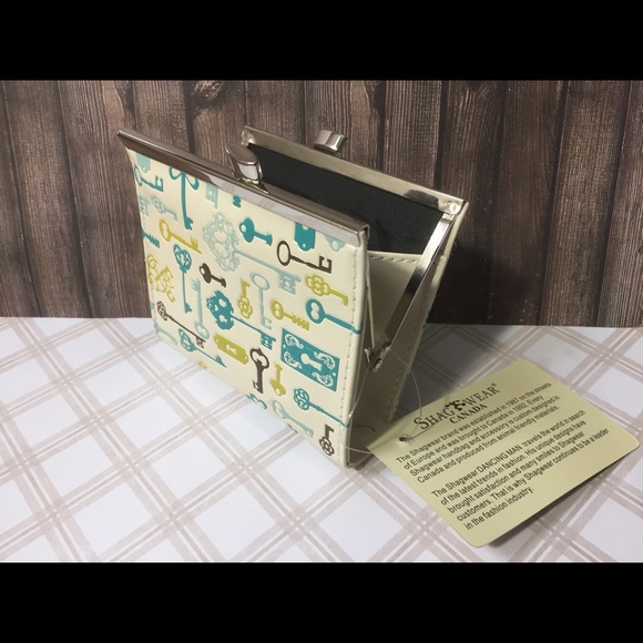 NWT Cream Coin Purse-Skeleton Key Kiss Lock Wallet - Picture 6 of 8